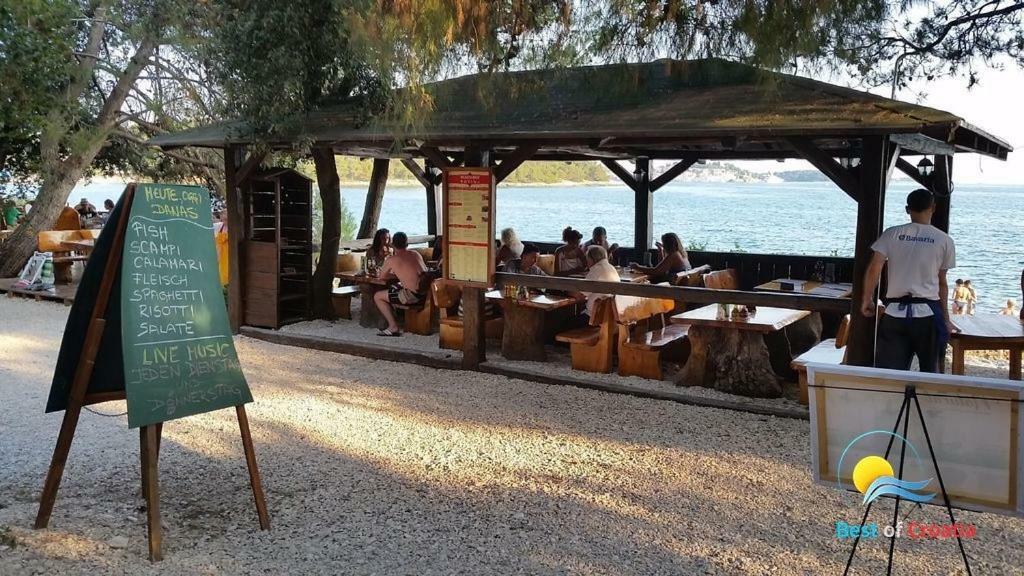 Apartmen Relax 200 M T Beach Apartman Rovinj Kültér fotó