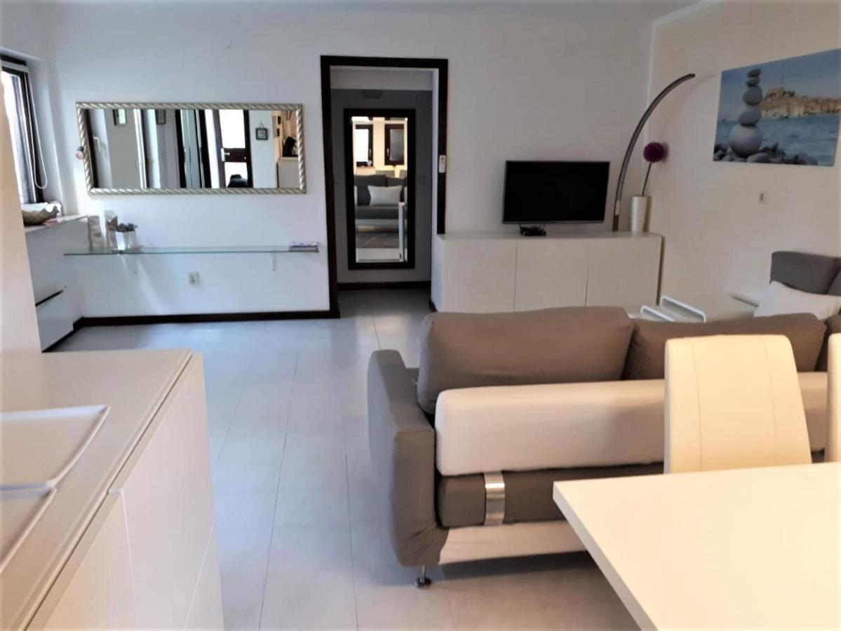 Apartmen Relax 200 M T Beach Apartman Rovinj Kültér fotó